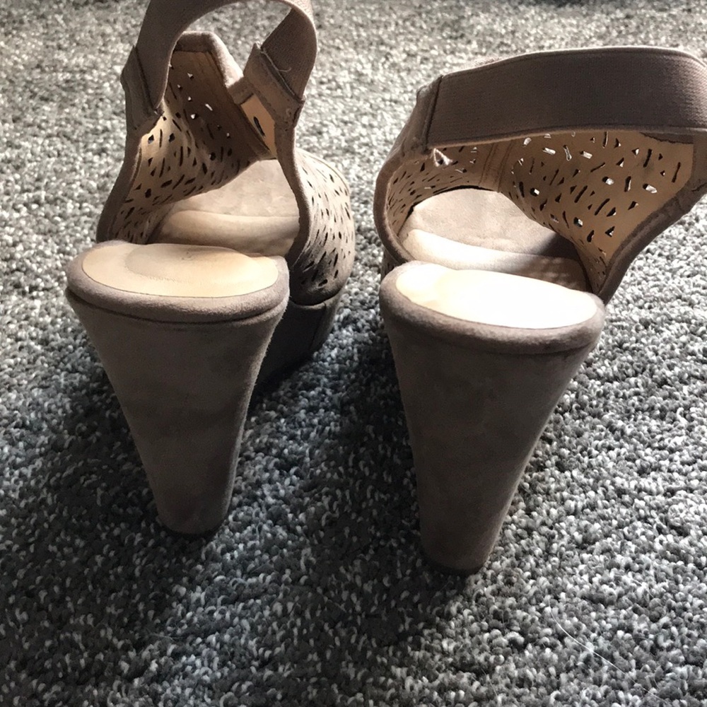 Chinese Laundry Suede Wedges - Picture 3 of 5